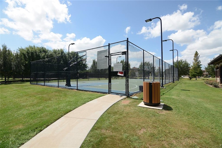Photo 31 of 39 - 7402 Capstan Way, Sugar Land, TX 77479