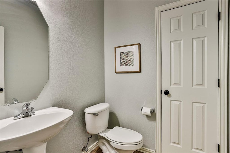 Photo 8 of 32 - 3949 Diamond Ridge Dr, Fort Worth, TX 76244