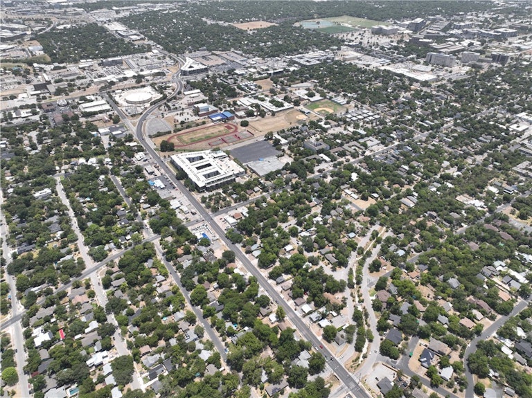 Photo 20 of 37 - 1800 Alguno Rd, Austin, TX 78757