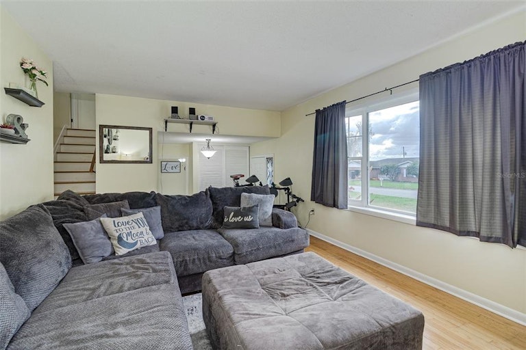 Photo 4 of 33 - 5427 Harbor Dr W, Lakeland, FL 33809