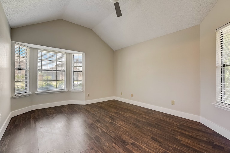Photo 10 of 30 - 1502 Windmill Ln, Mesquite, TX 75149