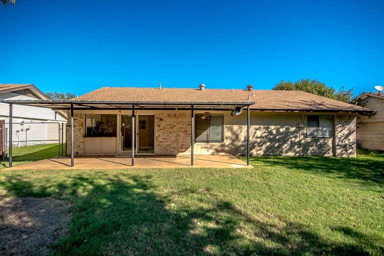 Photo 21 of 23 - 1718 Pebble Beach Dr, Lewisville, TX 75067
