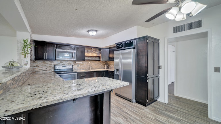 Photo 6 of 36 - 3918 S Cook St, Tucson, AZ 85746