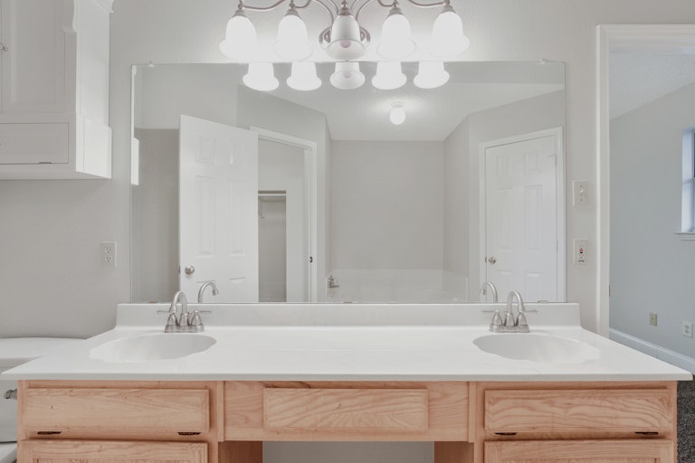 Photo 14 of 25 - 10605 Cobblestone Dr, Benbrook, TX 76126