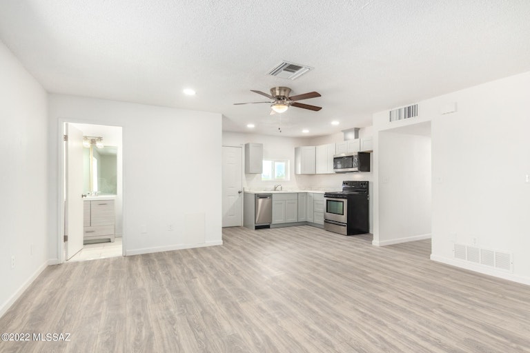 Photo 5 of 23 - 13860 E Fire Dancer Rd, Vail, AZ 85641