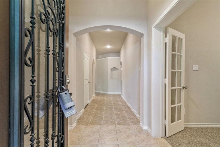 Photo 4 of 35 - 149 Spring Hollow Dr, Fort Worth, TX 76131