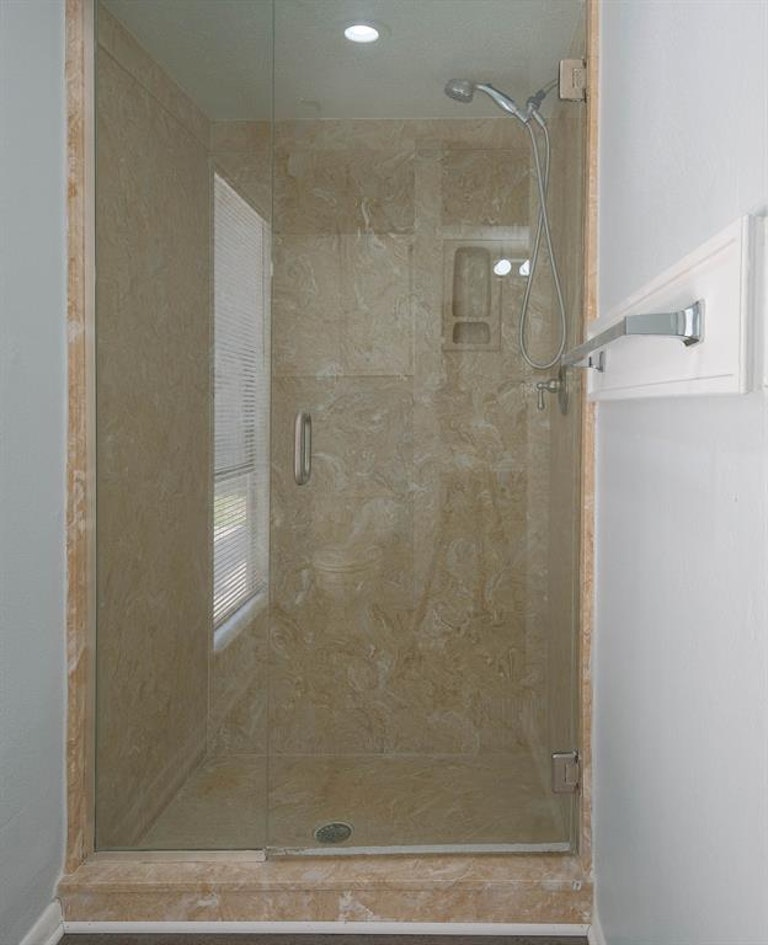 Photo 16 of 27 - 13411 Ravensway Dr, Cypress, TX 77429