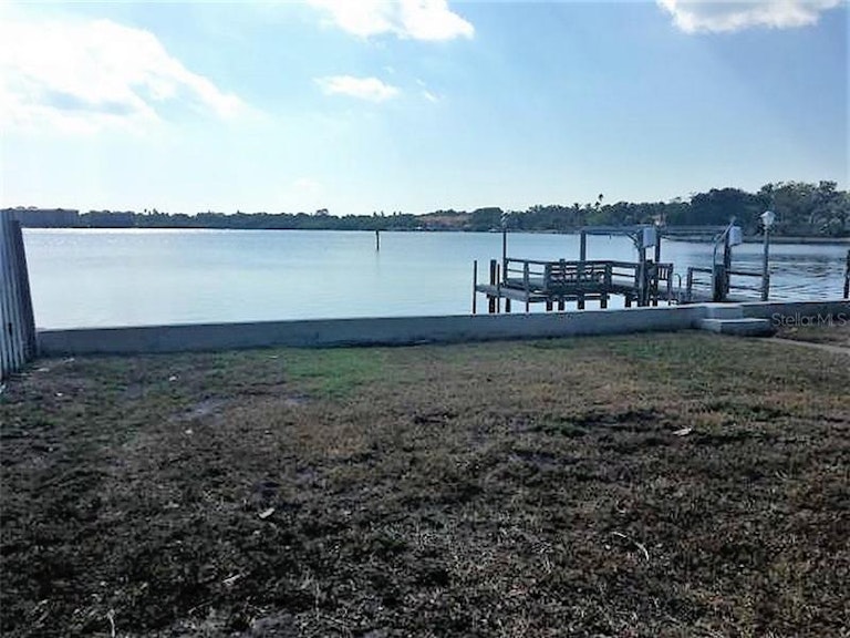 Photo 1 of 24 - 4675 Neptune Dr SE, Saint Petersburg, FL 33705