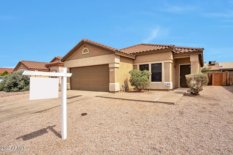 Photo 2 of 15 - 2272 W 22nd Ave, Apache Junction, AZ 85120