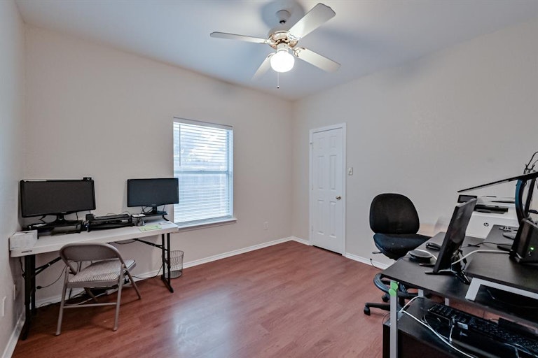 Photo 23 of 40 - 5607 Oak Branch Dr, Arlington, TX 76016