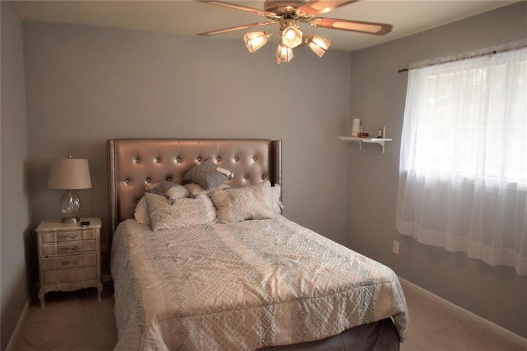 Photo 11 of 23 - 10018 Knoboak Dr #13, Houston, TX 77080