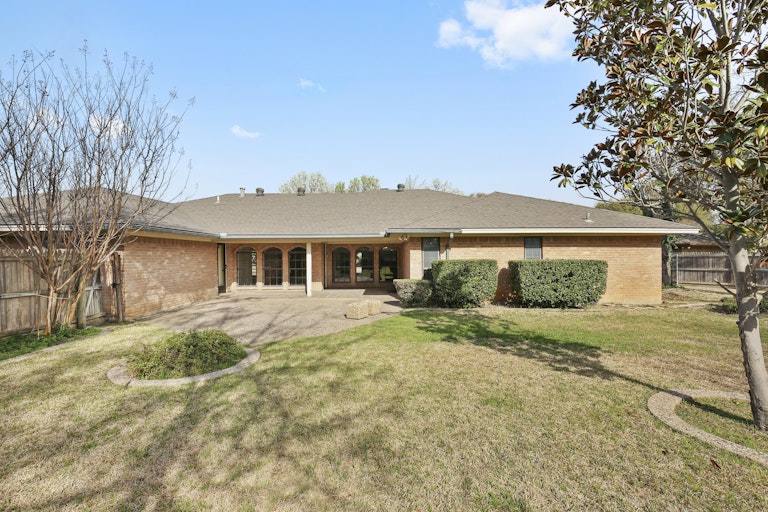 Photo 6 of 25 - 4651 Blue Sage Ct, Fort Worth, TX 76132