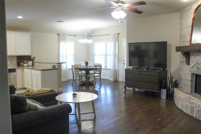 Photo 7 of 26 - 1316 Red River Dr, Aubrey, TX 76227