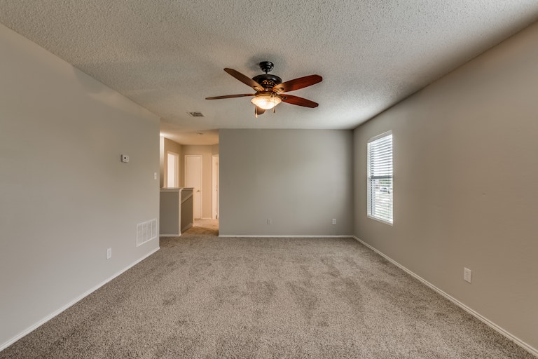 Photo 17 of 31 - 1312 Rambling Brook Trl, Denton, TX 76210