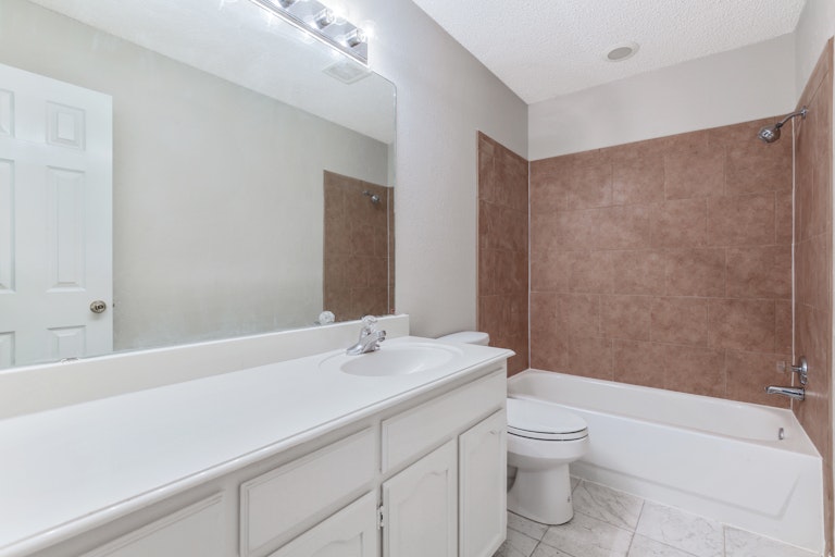 Photo 11 of 25 - 7428 Amber Dr, Watauga, TX 76148