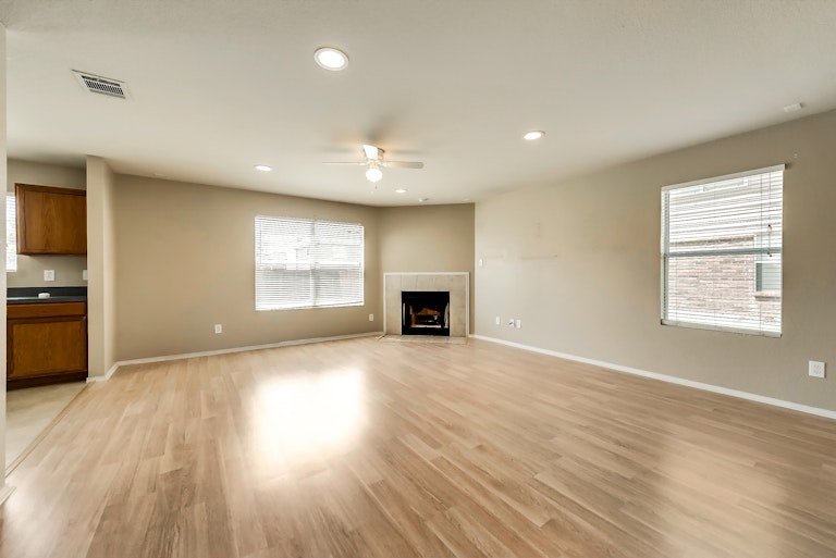 Photo 3 of 26 - 1712 Santa Fe Trl, Krum, TX 76249