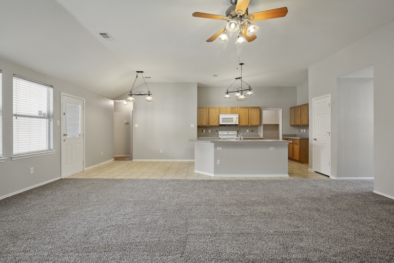 Photo 4 of 38 - 13349 Ridgepointe Rd, Fort Worth, TX 76244