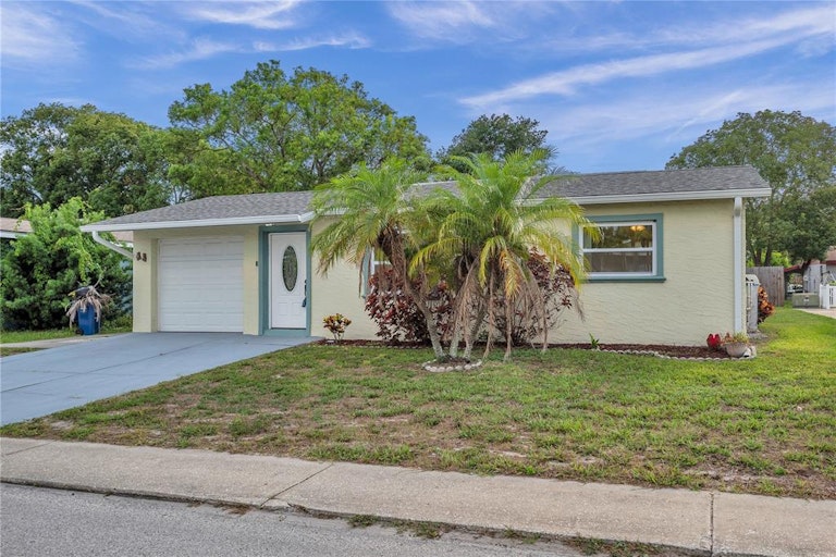 Photo 4 of 52 - 9851 Marlinton Ln, Port Richey, FL 34668