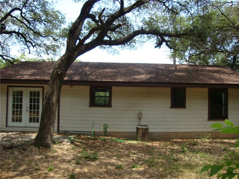 Photo 24 of 25 - 10716 Sunny Ln, Jonestown, TX 78645