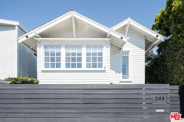 Photo 20 of 20 - 241 Windward Ave, Venice, CA 90291