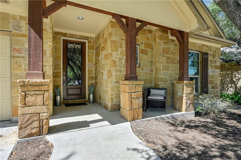 Photo 2 of 31 - 1008 Winding Way Dr, Georgetown, TX 78628