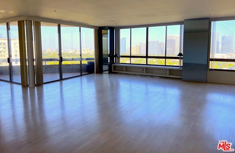 Photo 3 of 5 - 10430 Wilshire Blvd #1404, Los Angeles, CA 90024