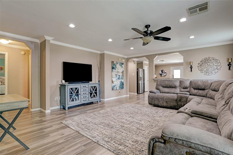 Photo 5 of 22 - 3402 Huisache Blvd, Pearland, TX 77581