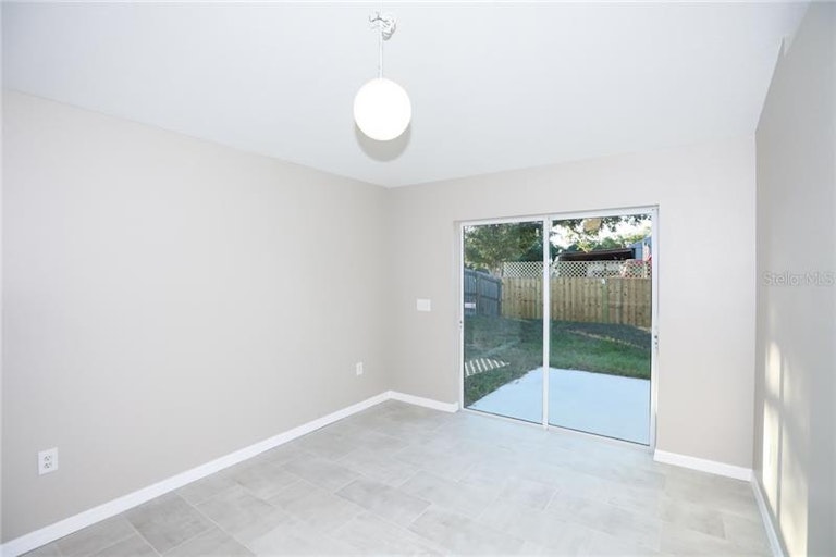 Photo 9 of 25 - 815 Brenton Leaf Dr, Ruskin, FL 33570