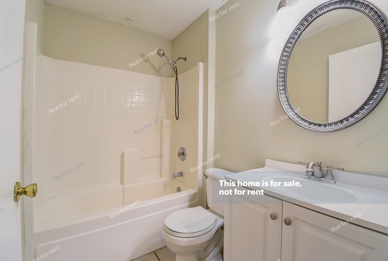 Photo 21 of 30 - 574 Chancellor Dr W, Jacksonville, FL 32225