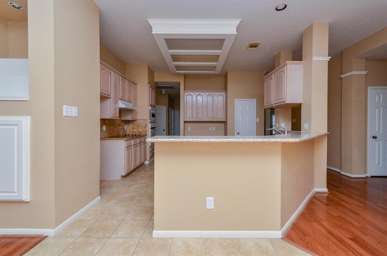 Photo 10 of 27 - 8227 Summer Reef Dr, Houston, TX 77095