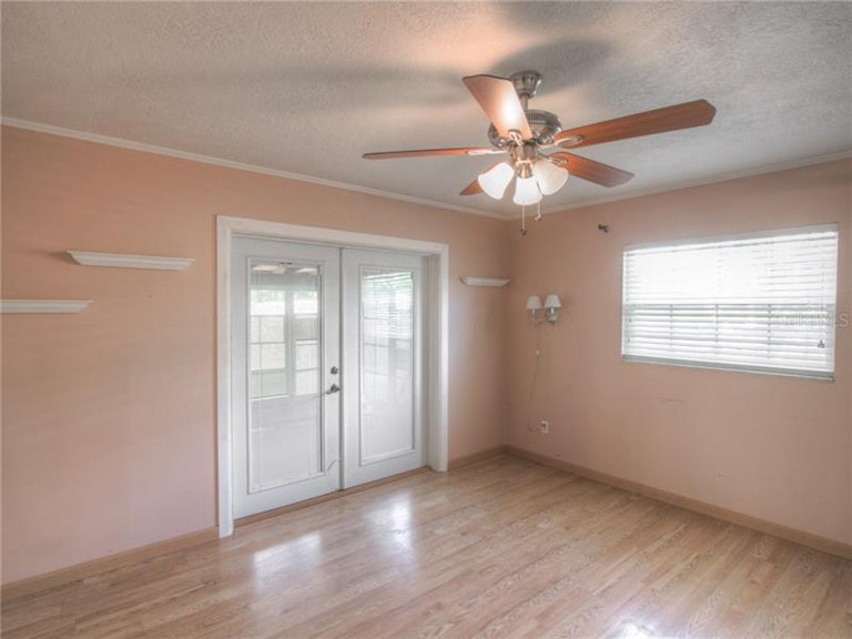 Photo 13 of 23 - 111 Volusia Dr, Winter Haven, FL 33884
