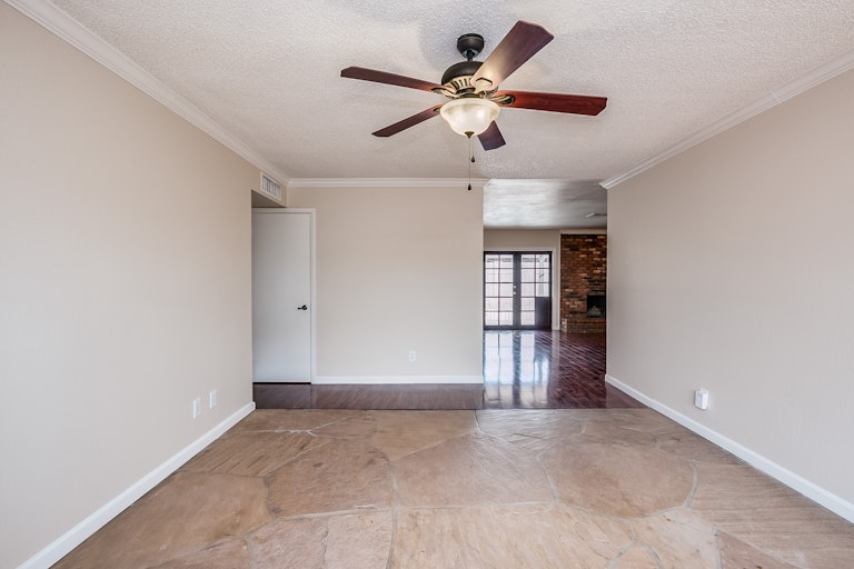 Photo 8 of 31 - 2734 W Charleston Ave, Phoenix, AZ 85053