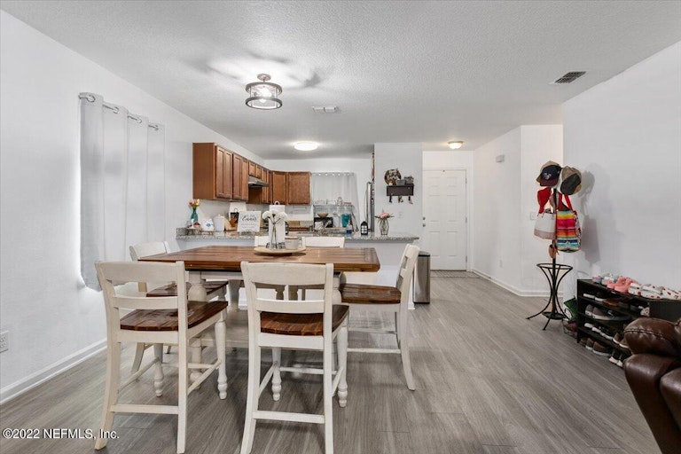 Photo 5 of 17 - 4507 Glendas Meadow Dr, Jacksonville, FL 32210