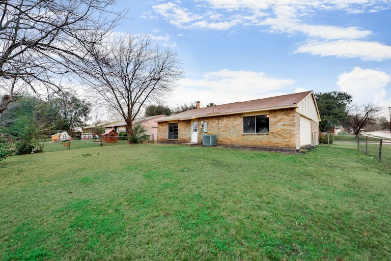 Photo 27 of 27 - 7302 Christie Ln, Dallas, TX 75249