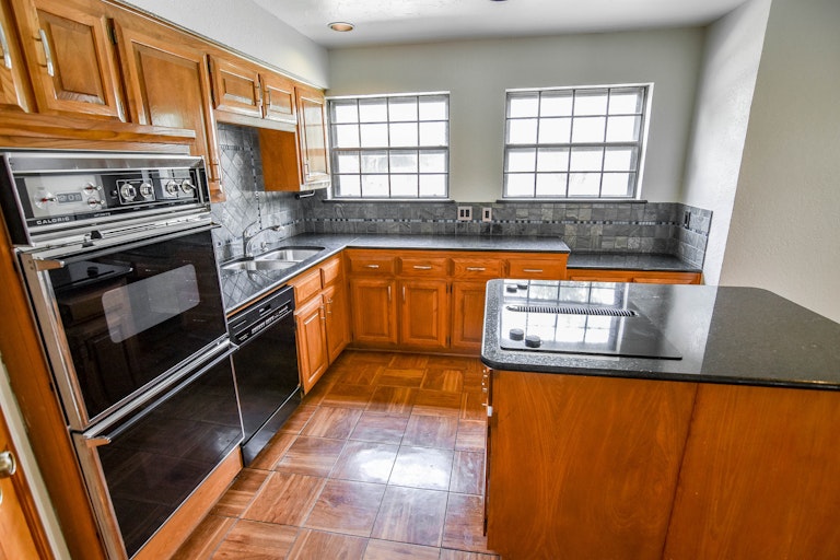 Photo 15 of 30 - 9140 Westwood Shores Dr, Fort Worth, TX 76179
