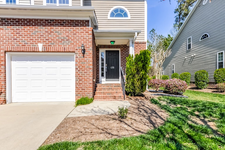 Photo 7 of 25 - 135 Florians Dr, Holly Springs, NC 27540