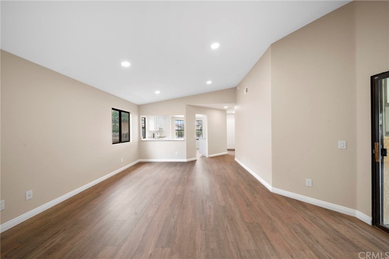 Photo 14 of 37 - 731 Ensenada Dr, Hemet, CA 92545