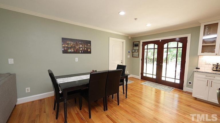 Photo 4 of 15 - 6316 Gainsborough Dr, Raleigh, NC 27612
