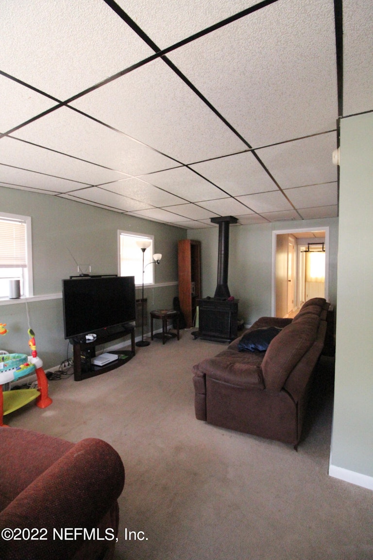 Photo 11 of 25 - 7601 Wycombe Dr N, Jacksonville, FL 32277