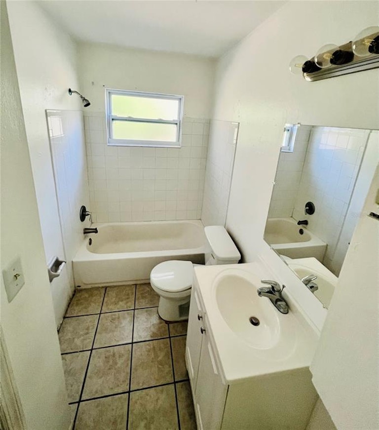 Photo 5 of 12 - 10115 N 11th St, Tampa, FL 33612