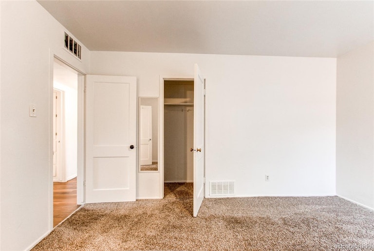 Photo 11 of 25 - 840 Tucson St, Aurora, CO 80011
