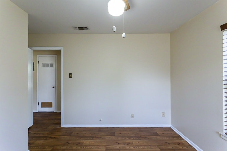 Photo 16 of 18 - 4614 Stoneleigh Dr, San Antonio, TX 78220
