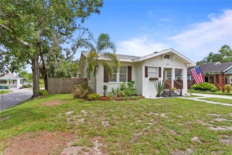 Photo 30 of 30 - 219 W Comanche Ave, Tampa, FL 33604