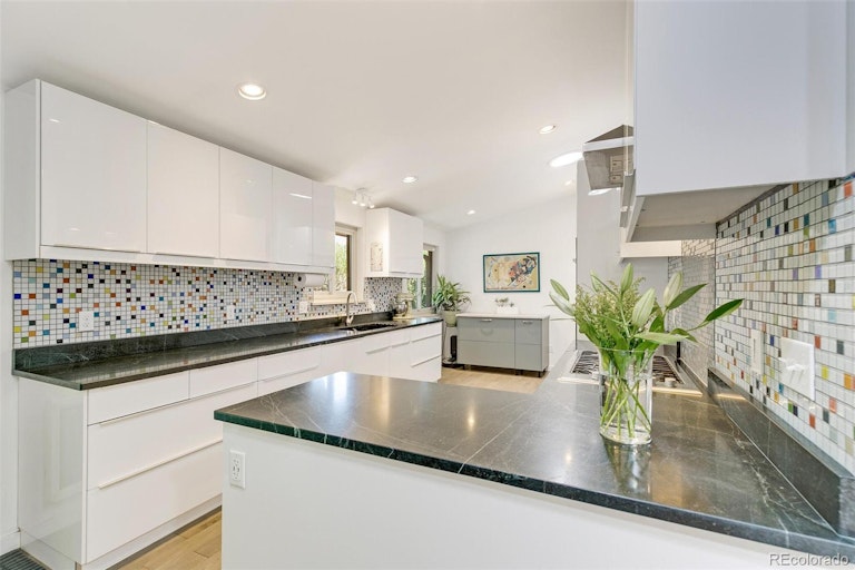 Photo 11 of 35 - 2689 Quail St, Lakewood, CO 80215