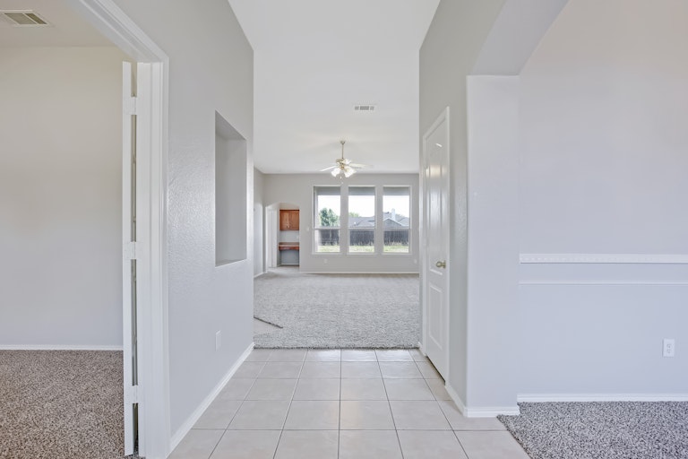 Photo 6 of 26 - 225 Brandi Ridge Dr, Midlothian, TX 76065