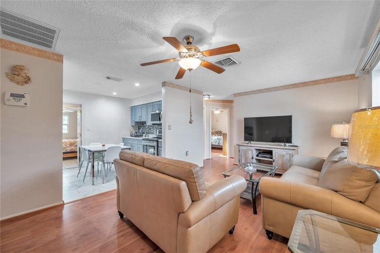 Photo 8 of 52 - 9851 Marlinton Ln, Port Richey, FL 34668