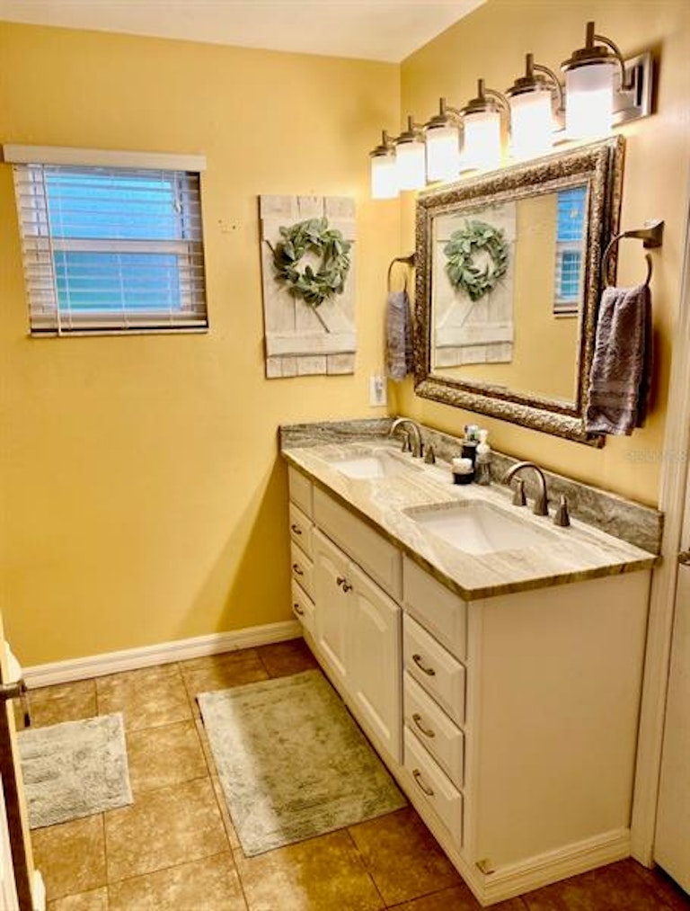 Photo 8 of 23 - 805 E Lansdowne Ave, Orange City, FL 32763