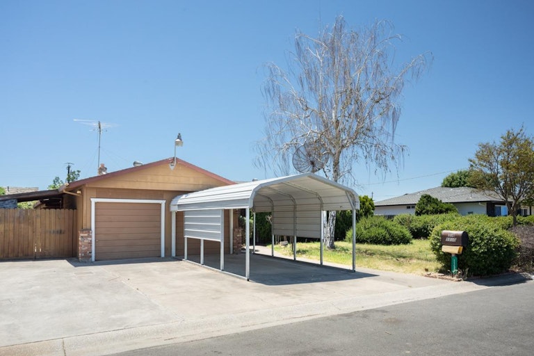 Photo 2 of 56 - 1150 Nickel Ln, Yuba City, CA 95991