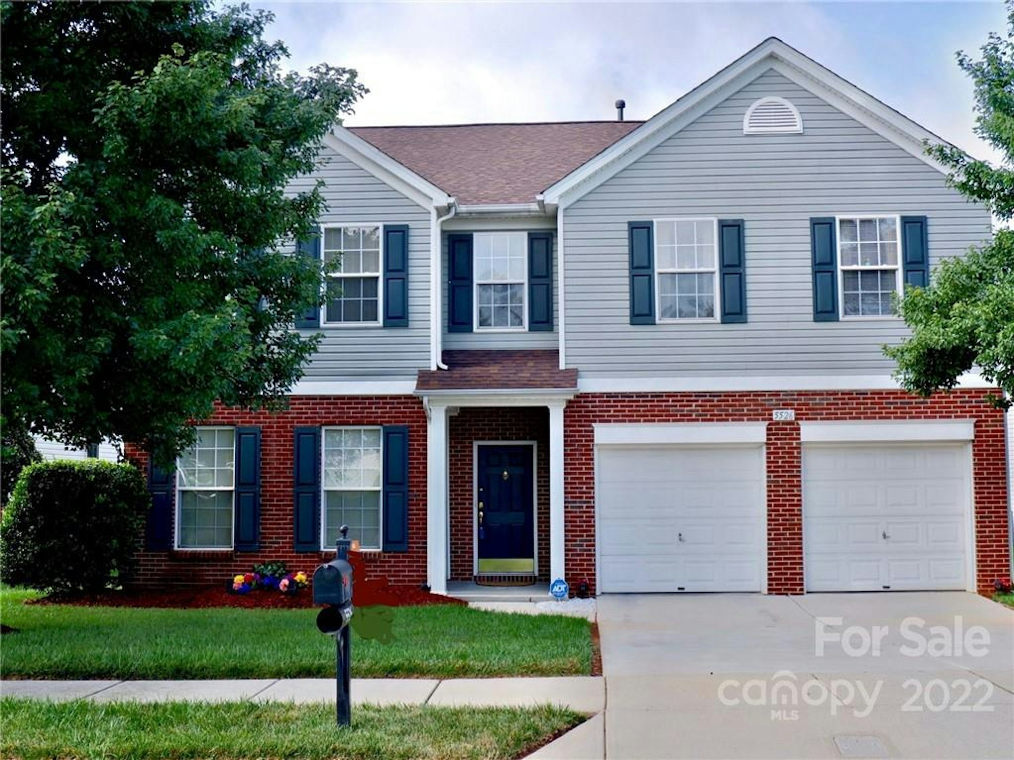 Photo 1 of 14 - 5526 Old Meadow Rd, Charlotte, NC 28227