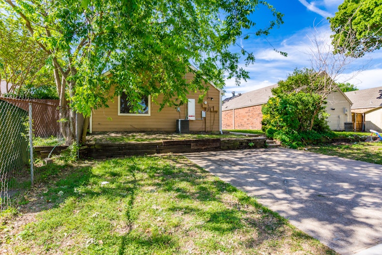 Photo 5 of 26 - 1016 Mapleleaf Ln, Coppell, TX 75019